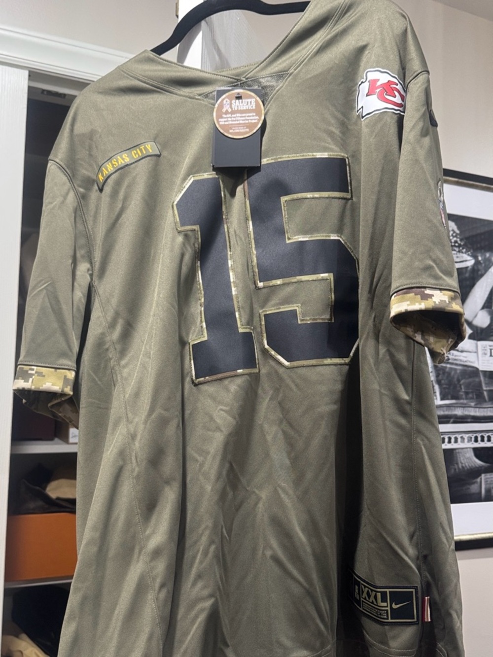 Nike Salute to Service Army Green KC Chiefs Football Jersey/15 on front/Mahomes.